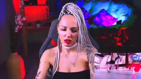 Monika online show from 02/12/25, 11:40