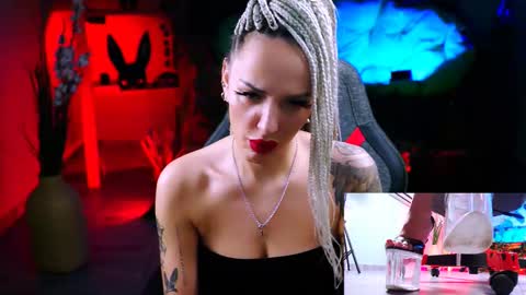 Monika online show from 02/25/25, 11:41