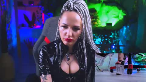 Monika online show from 03/05/25, 12:11