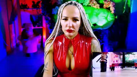 Monika online show from 10/08/25, 10:46