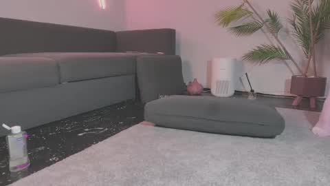 Monica online show from 05/04/26, 05:36