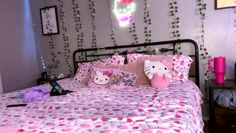 Snapshot of monicav21 chatting on 12/26/24, 10:09 Monica online show from 12/26/24, 10:09