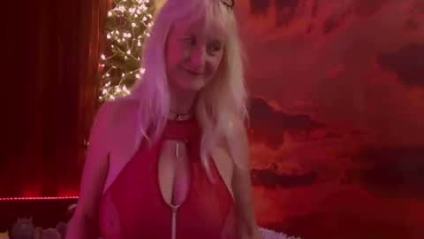 Snapshot of monicutex chatting on 12/31/24, 01:57 Monika online show from 12/31/24, 01:57