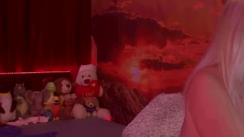 Snapshot of monicutex chatting on 02/14/25, 04:37 Monika online show from 02/14/25, 04:37