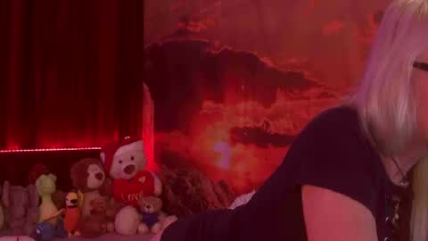 Monika    online show from 03/08/25, 03:28