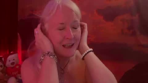 Monika    online show from 03/08/25, 06:32