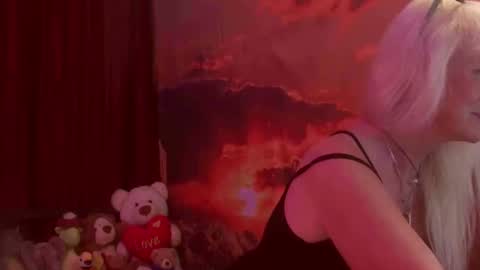 Snapshot of monicutex chatting on 10/14/25, 02:01 Monika online show from 10/14/25, 02:01