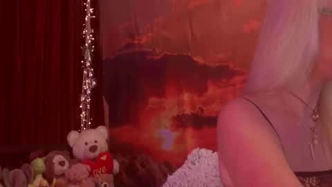 Monika    online show from 05/01/26, 02:05