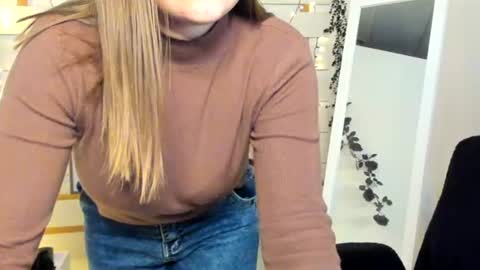 Monika online show from 11/25/25, 02:28