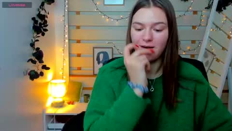 Snapshot of monika_youu chatting on 01/19/26, 02:32 Monika online show from 01/19/26, 02:32