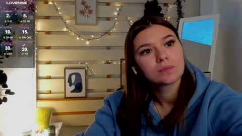 Snapshot of monika_youu chatting on 02/01/26, 01:20 Monika online show from 02/01/26, 01:20