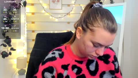 Snapshot of monika_youu chatting on 02/08/26, 01:25 Monika online show from 02/08/26, 01:25