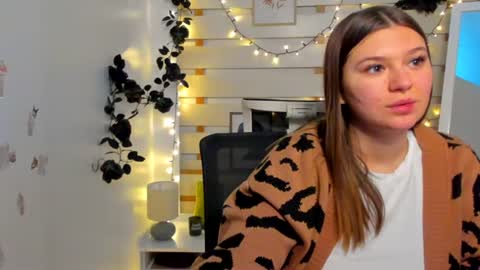 Snapshot of monika_youu chatting on 02/16/26, 01:18 Monika online show from 02/16/26, 01:18