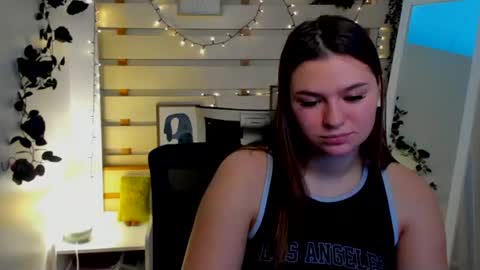 Snapshot of monika_youu chatting on 03/01/26, 01:35 Monika online show from 03/01/26, 01:35