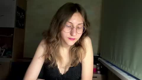 Mia online show from 06/25/26, 05:50