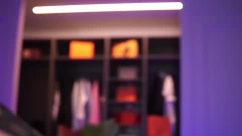 Moni online show from 10/09/25, 03:48