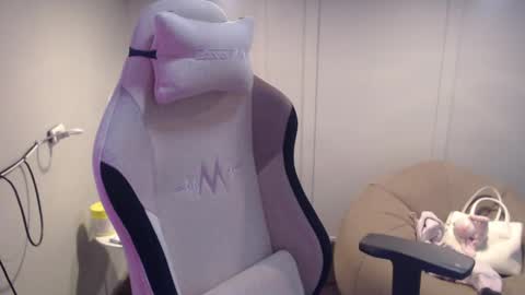 ELYSE A SIMPLE GIRL online show from 02/18/25, 12:28