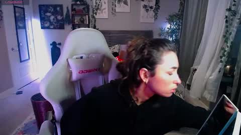 Lydia Mooney online show from 01/30/25, 12:39