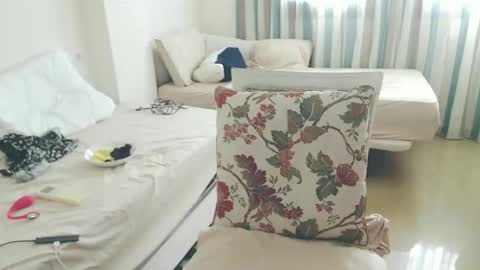 Snapshot of montserrat123 chatting on 06/08/26, 05:46 Monse online show from 06/08/26, 05:46
