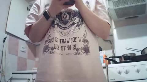 Snapshot of moodiemira chatting on 10/20/25, 07:58 moodiemira online show from 10/20/25, 07:58