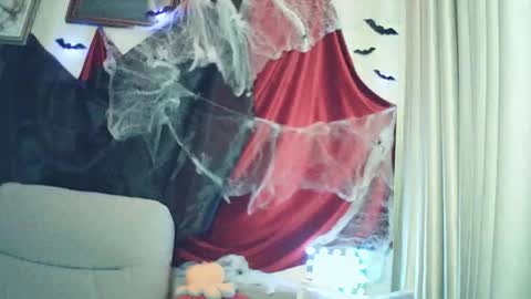 Snapshot of moodiemira chatting on 10/29/25, 08:21 moodiemira online show from 10/29/25, 08:21