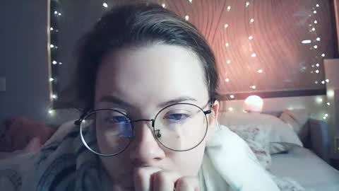 Snapshot of moodiemira chatting on 11/22/25, 01:04 moodiemira online show from 11/22/25, 01:04