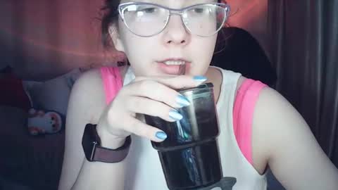 moodiemira online show from 03/28/26, 08:41