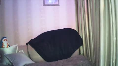 moodiemira online show from 04/15/26, 08:20