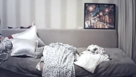 moodiemira online show from 06/12/26, 06:07