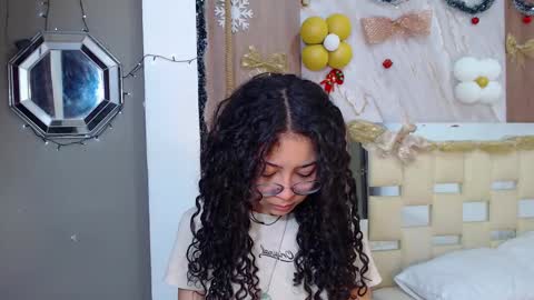 moon_and_fire_ online show from 12/17/25, 02:17