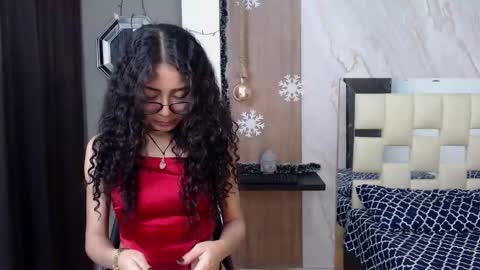 moon_and_fire_ online show from 01/12/26, 05:56