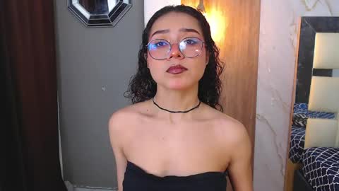 moon_and_fire_ online show from 04/19/26, 05:18