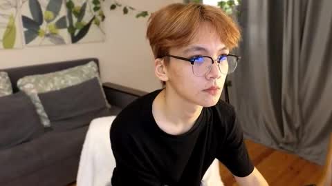 Snapshot of moon_felix chatting on 11/05/25, 07:36 Felix and Maddy online show from 11/05/25, 07:36