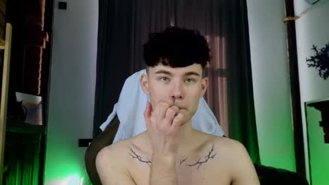 moon_gloww online show from 02/19/26, 06:20