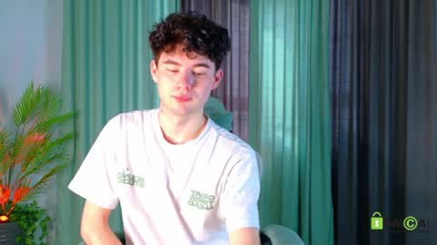 moon_gloww online show from 04/08/26, 02:11