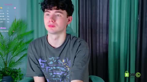 moon_gloww online show from 04/13/26, 03:23