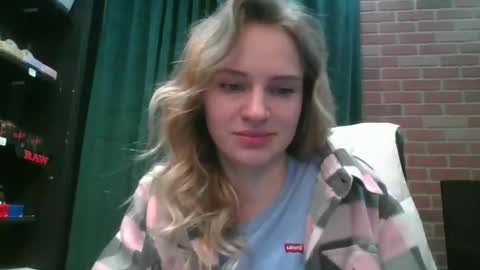 Snapshot of moon_light_girl chatting on 02/28/25, 11:12 moon_light_girl online show from 02/28/25, 11:12