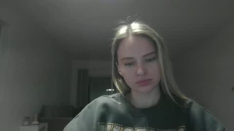 Snapshot of moon_light_girl chatting on 03/03/25, 04:14 moon_light_girl online show from 03/03/25, 04:14