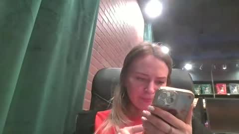 Snapshot of moon_light_girl chatting on 03/05/25, 06:12 moon_light_girl online show from 03/05/25, 06:12