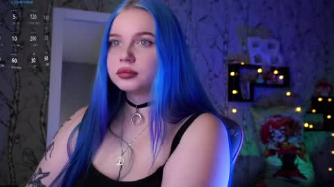 Snapshot of moon_valkyriie chatting on 12/09/24, 10:22 Emilia online show from 12/09/24, 10:22