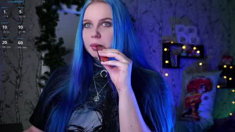 Snapshot of moon_valkyriie chatting on 12/22/24, 10:38 Emilia online show from 12/22/24, 10:38