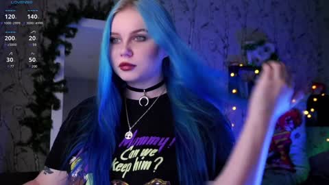 Snapshot of moon_valkyriie chatting on 01/12/25, 10:23 Emilia online show from 01/12/25, 10:23