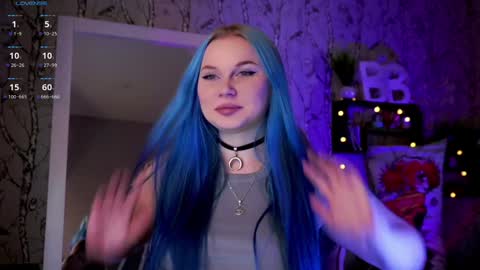 Snapshot of moon_valkyriie chatting on 02/05/25, 09:04 Emilia online show from 02/05/25, 09:04