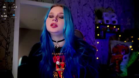 Snapshot of moon_valkyriie chatting on 02/07/25, 03:08 Emilia online show from 02/07/25, 03:08