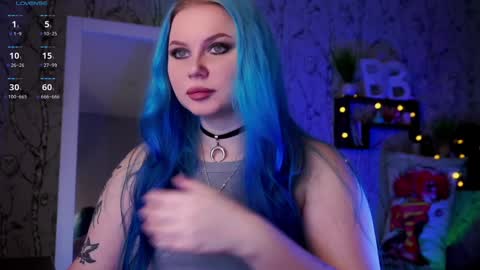 Snapshot of moon_valkyriie chatting on 02/08/25, 01:00 Emilia online show from 02/08/25, 01:00