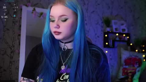 Snapshot of moon_valkyriie chatting on 02/20/25, 10:37 Emilia online show from 02/20/25, 10:37