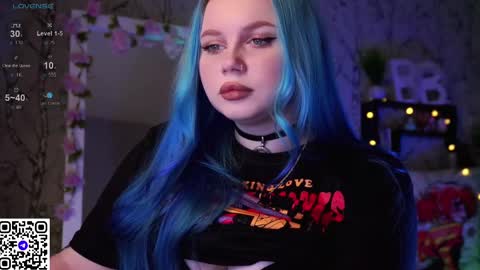 Snapshot of moon_valkyriie chatting on 02/22/25, 09:23 Emilia online show from 02/22/25, 09:23