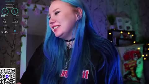 Snapshot of moon_valkyriie chatting on 02/23/25, 11:44 Emilia online show from 02/23/25, 11:44