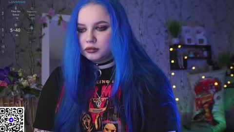 Snapshot of moon_valkyriie chatting on 03/12/25, 09:44 Emilia online show from 03/12/25, 09:44