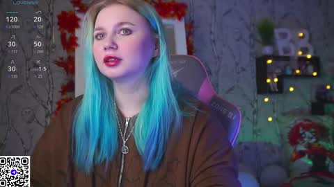 Snapshot of moon_valkyriie chatting on 09/15/25, 09:31 Emilia online show from 09/15/25, 09:31